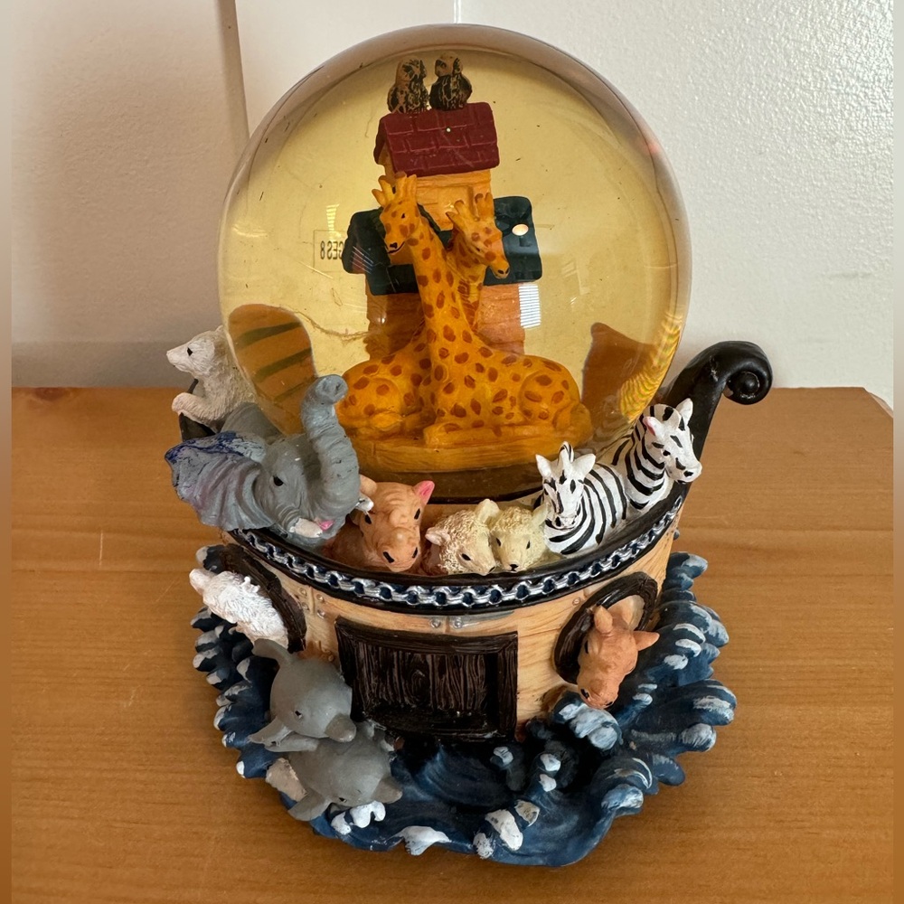 Vintage St Nicholas Square Noah’s Ark Musical Snow Globe